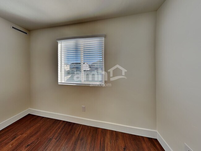 Building Photo - 1281 E Old Mesquite St