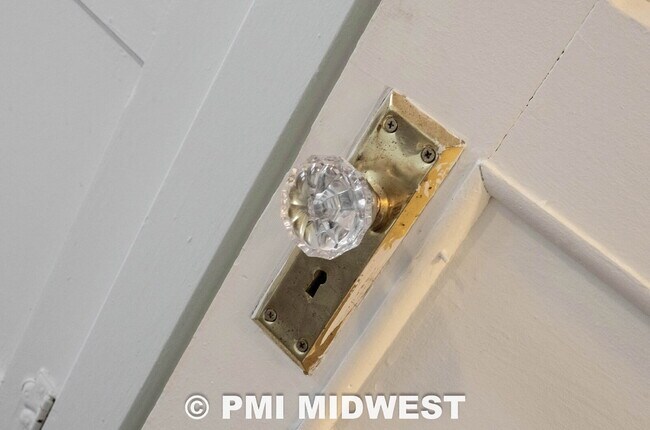Building Photo - "Charming 3-Bedroom Home with Spacious Layout in Indianapolis!"