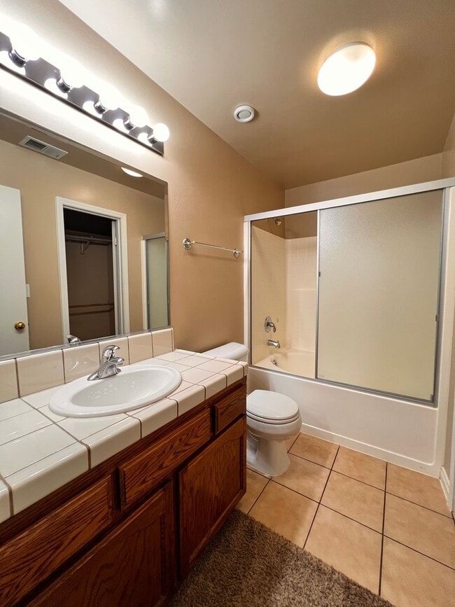 Building Photo - SOUTHWEST BAKERSFIELD