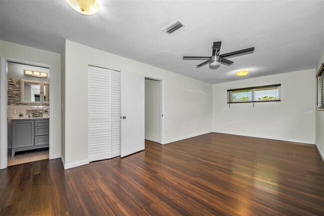 Building Photo - 11490 84th Ave