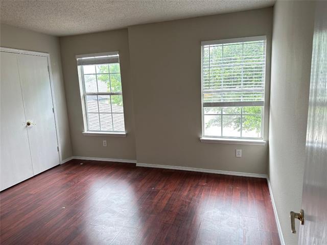Building Photo - 301 Longshore Dr