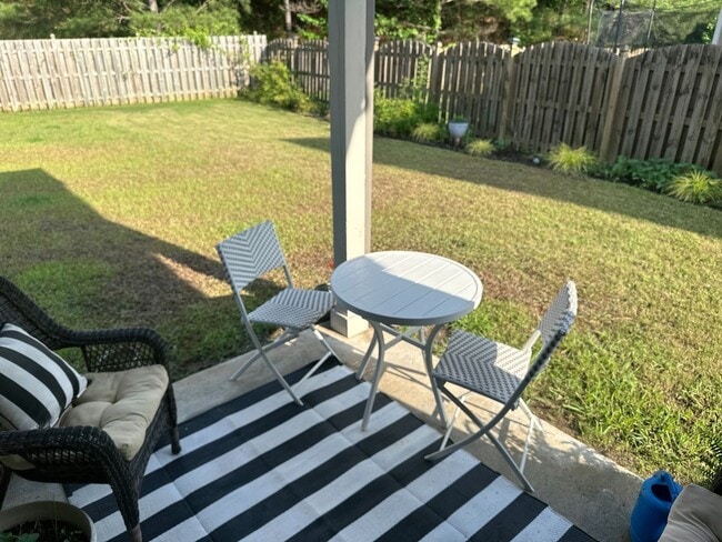 Building Photo - 1013 Edgewater Ln