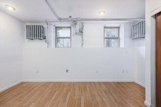 Building Photo - 52 Garden St