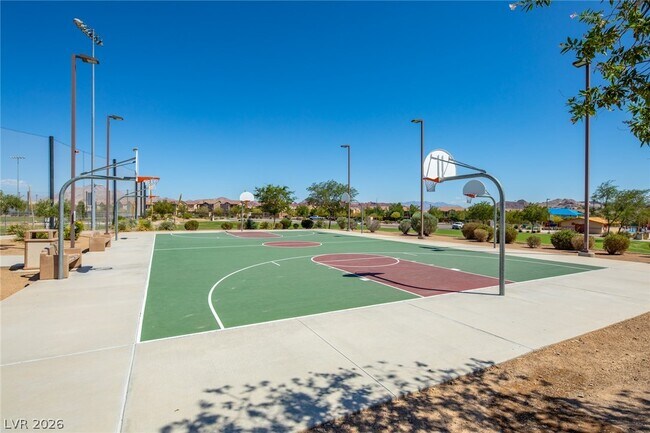 Building Photo - 1068 Crescent Falls St