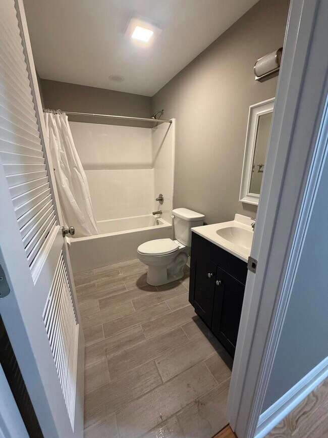 Building Photo - 402 Gunn St