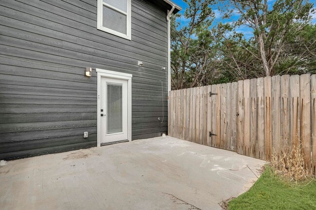 Building Photo - 349 Will Rogers Dr