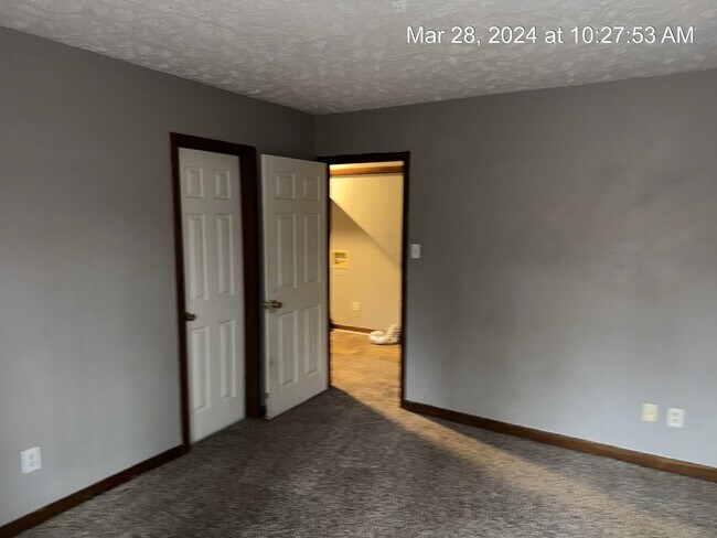 Building Photo - 6468 Kelmscot Ct