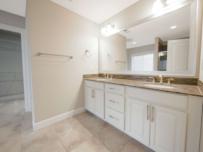 Building Photo - 4 Bed and 2.5 Bath Beautiful Single-family Home for Rent!