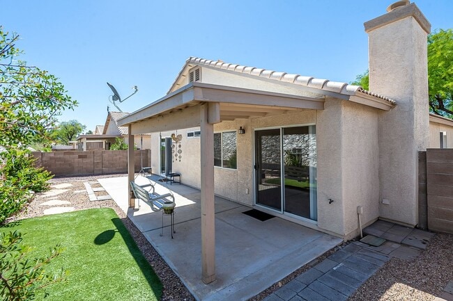 Building Photo - Warm Desert Living in La Cholla Ridge – 3 Bedroom Tucson Retreat