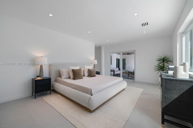 Building Photo - 19721 NE 23rd Ave