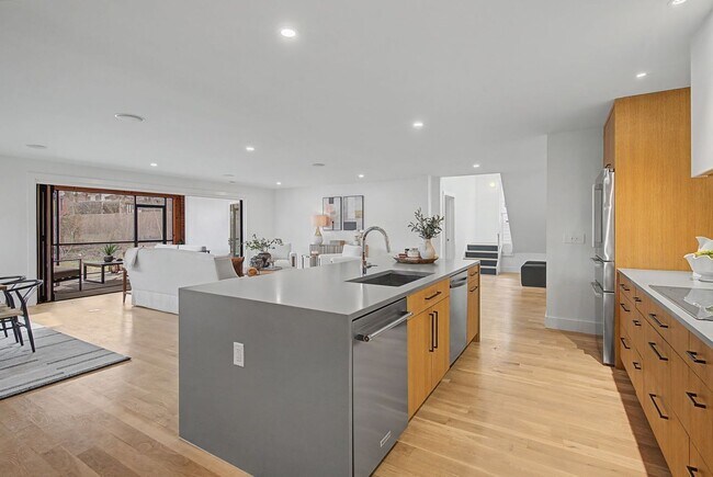 Building Photo - Stunning 5BR/3.5BA historic home located near Hillsboro Village!