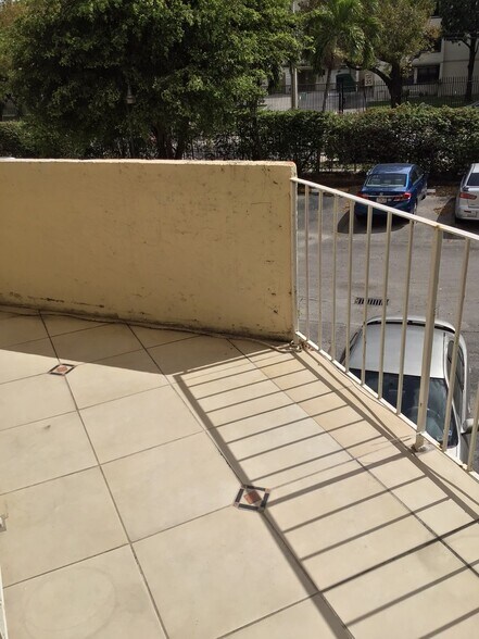 Building Photo - 1750 W 46th St