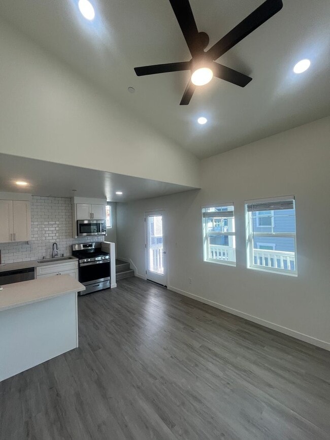 Building Photo - UPCOMING 3 BED 2 BATH HOME AVAILABLE 3/16/2026!!