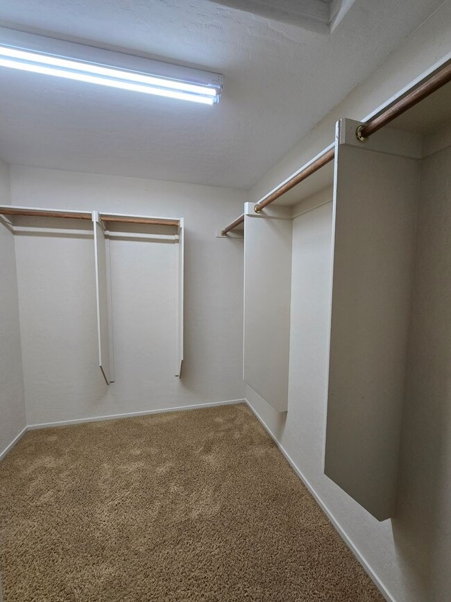 Building Photo - An Amazing 3 Bedroom, 2 Story Home in Silverstone Ranch.