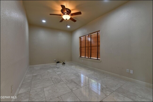 Building Photo - 6732 Pearl Ridge Dr
