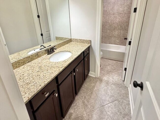 Building Photo - Available Now! Large 5BR 4 bath Executive Home in a great neighborhood!