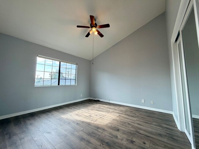 Building Photo - 2 Bed / 2.5 Bath Tri-Level Townhome – Gated Community in North Redondo Beach (Torrance PO)