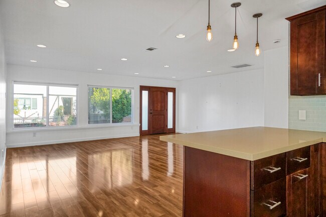 Building Photo - 38 Sunset Ave