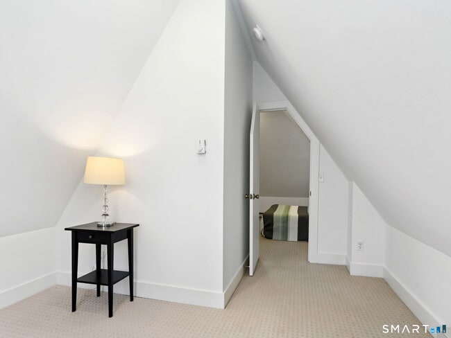 Building Photo - 212 New Canaan Ave