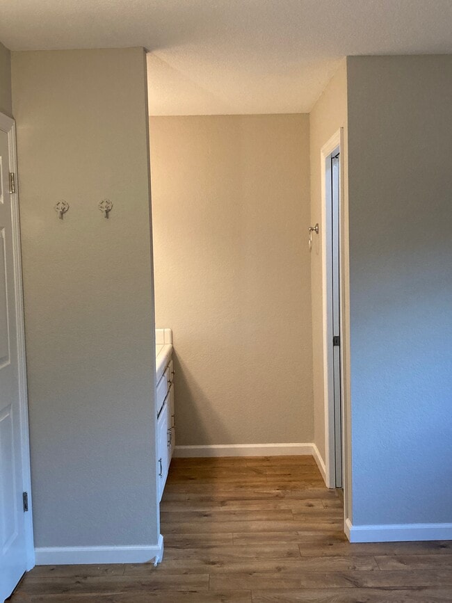 Building Photo - 1382 Love Way