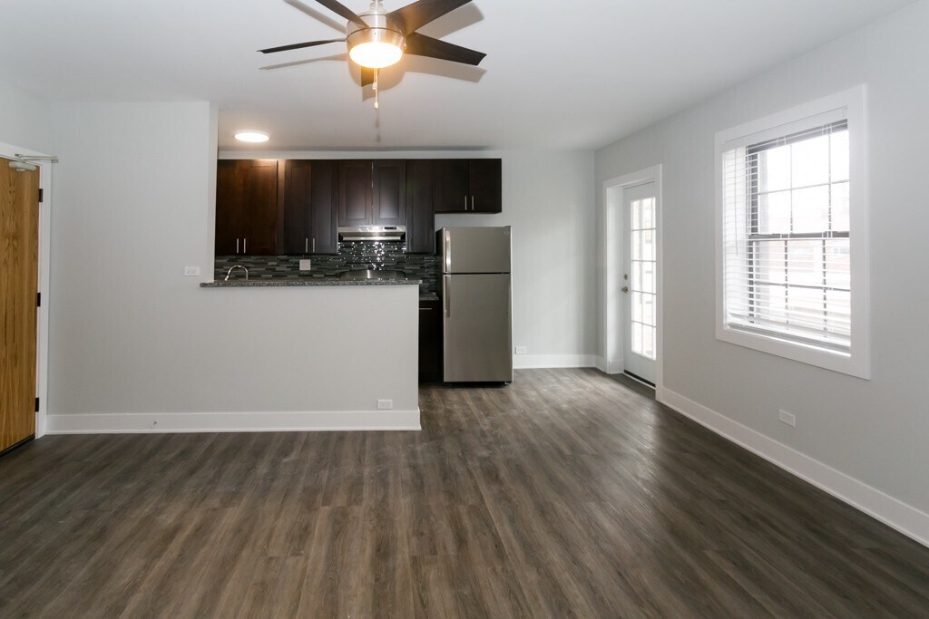 Building Photo - 735 Judson Ave