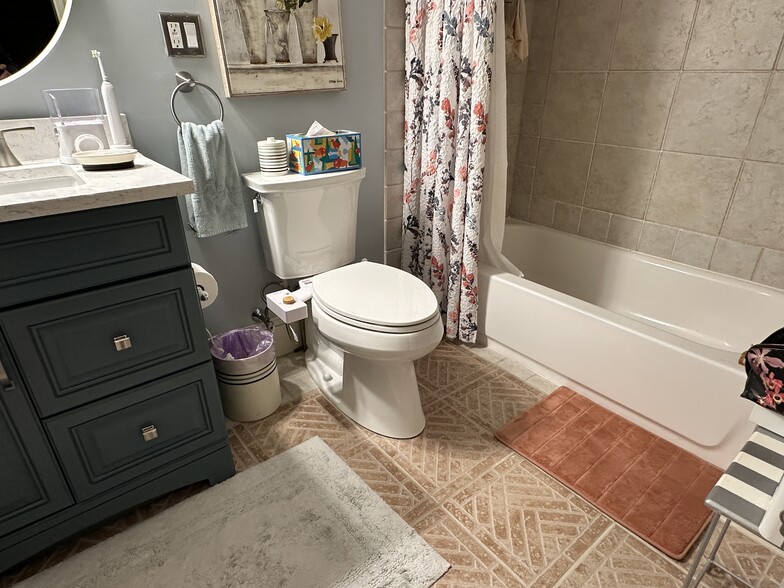 Master Bathroom - 26 Parker St