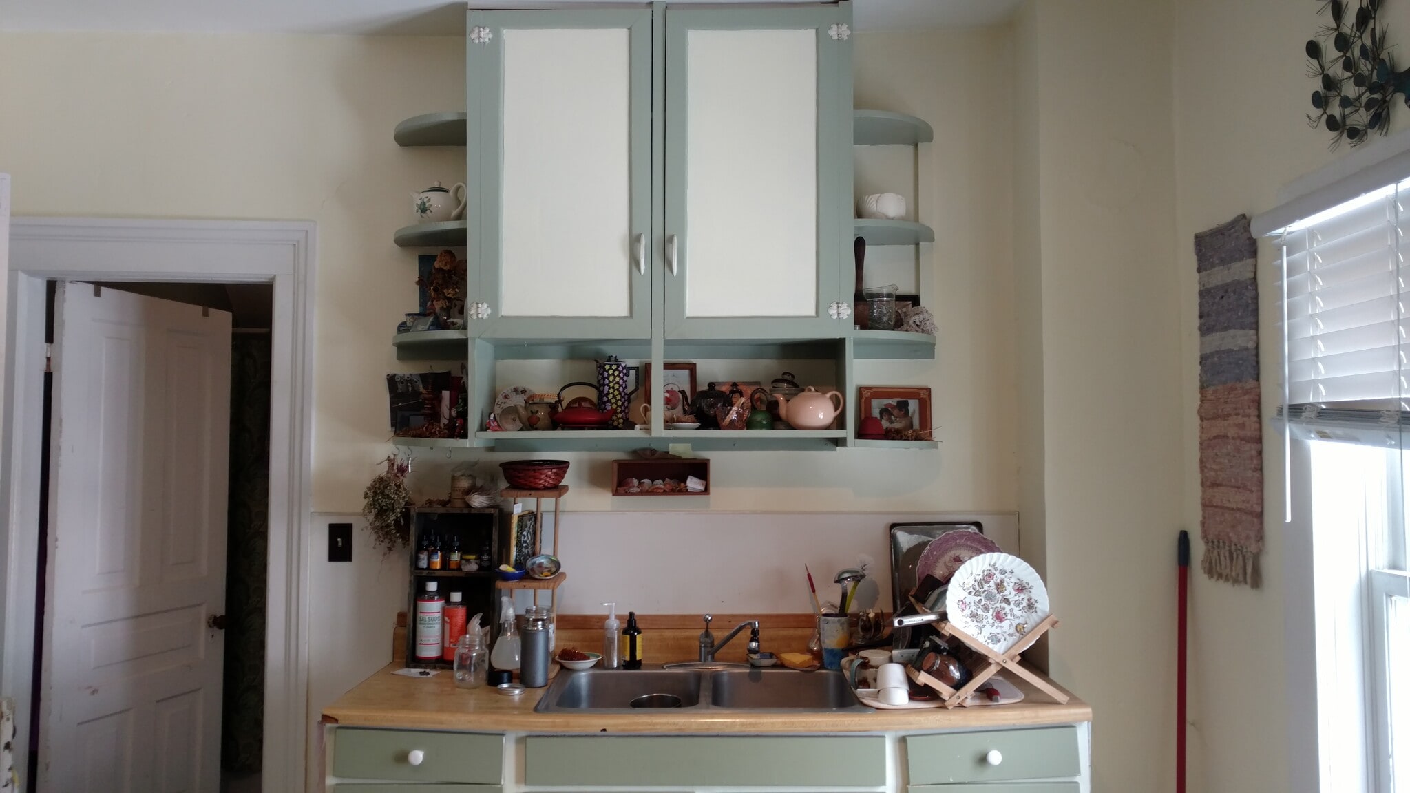 Art deco-ish cabinet above sink - 416 N Huron St