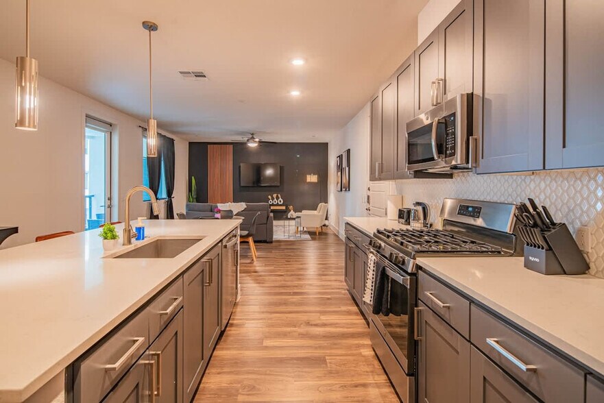 Building Photo - 15501 N Dial Blvd