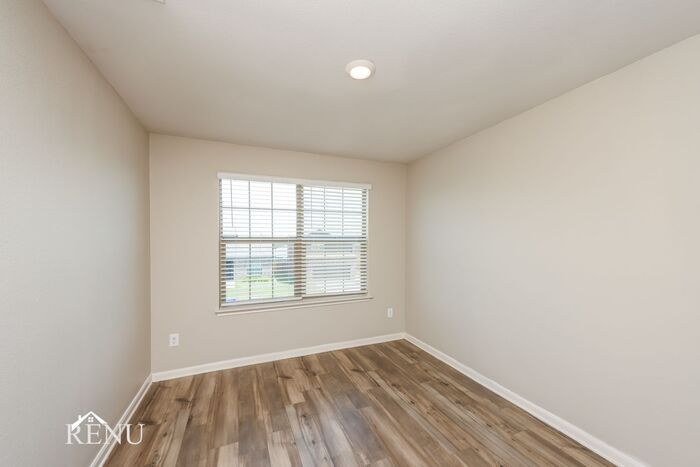 Building Photo - 2034 Delta Downs Dr