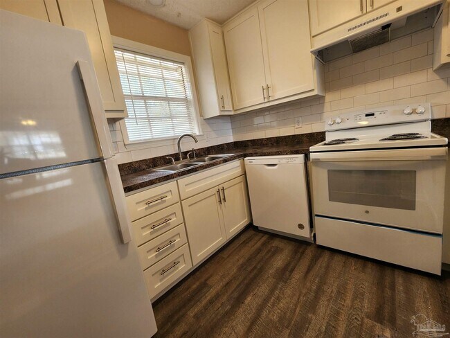 Building Photo - 4611 Saufley Field Rd