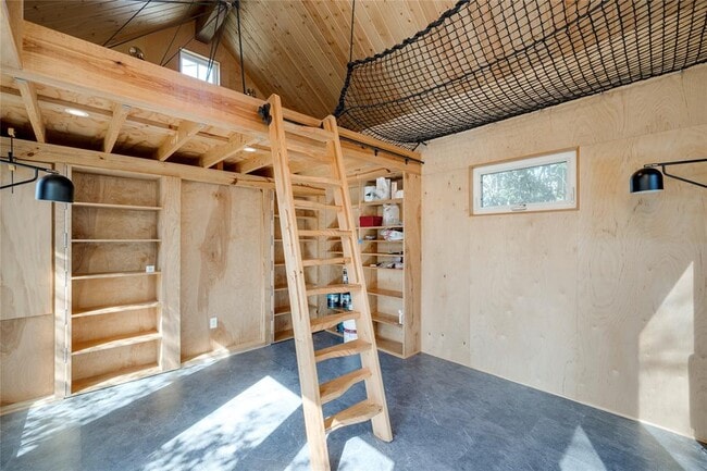 Building Photo - 2404 Barton Skyway