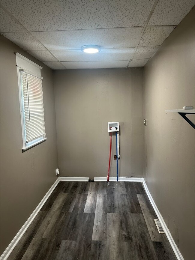 Building Photo - 636 N Oakland Ave