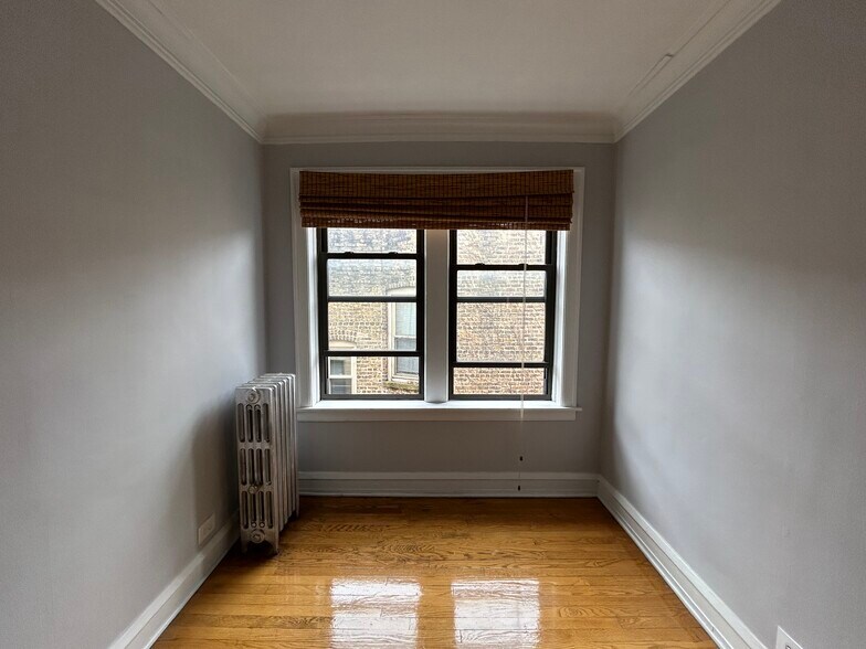 Building Photo - 4630 N Wolcott Ave