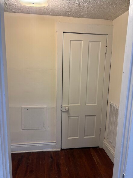 Building Photo - 163 Pope St