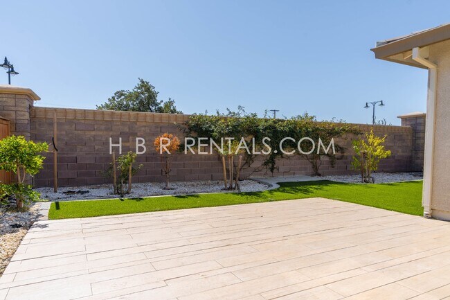 Building Photo - 312 E Liverno Ave