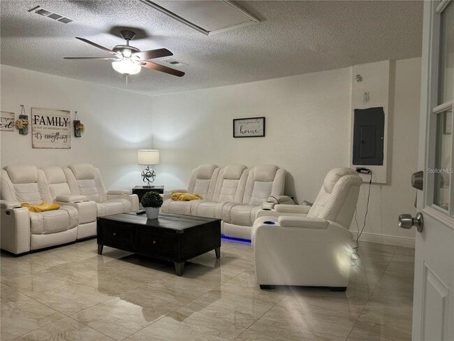 Building Photo - 2112 Jessa Dr