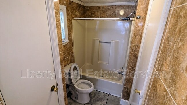 Building Photo - 955 Hollywood Dr