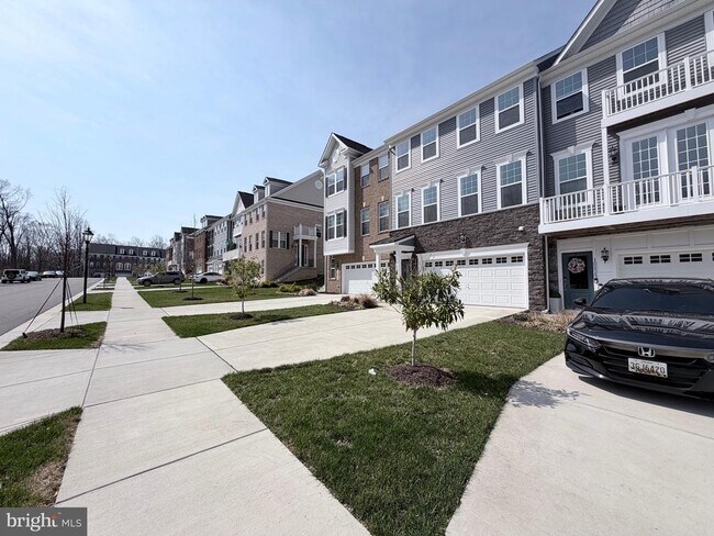 Building Photo - 10825 Foxtrot Cir