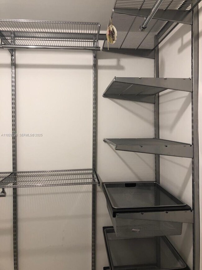 Building Photo - 200 Biscayne Blvd Way