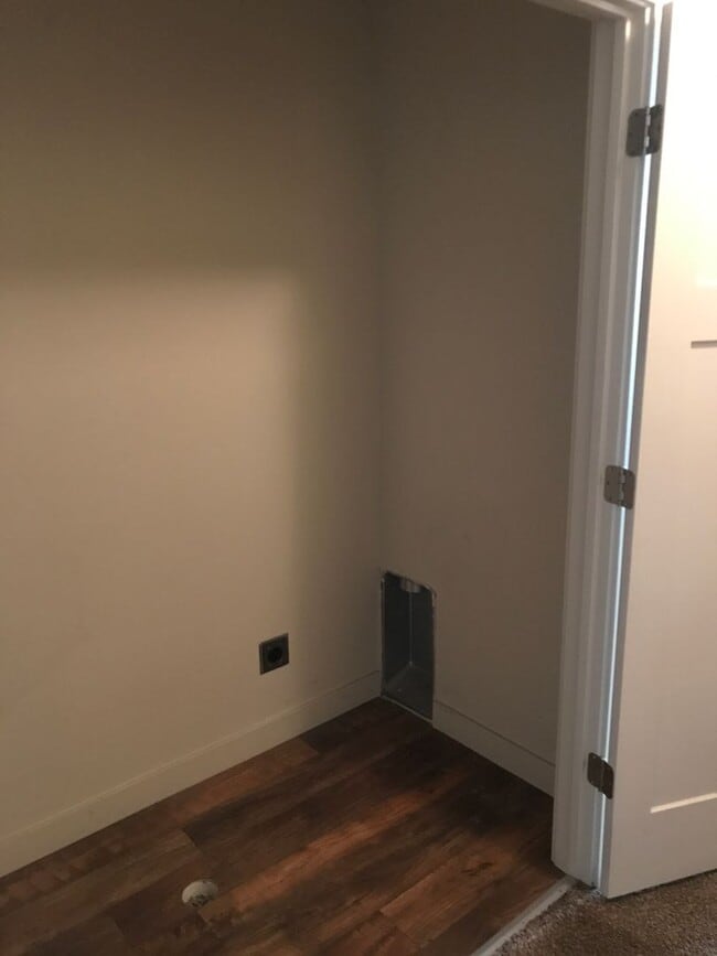 Building Photo - Amazing 3 Story Vineyard Townhome w 1 car ...