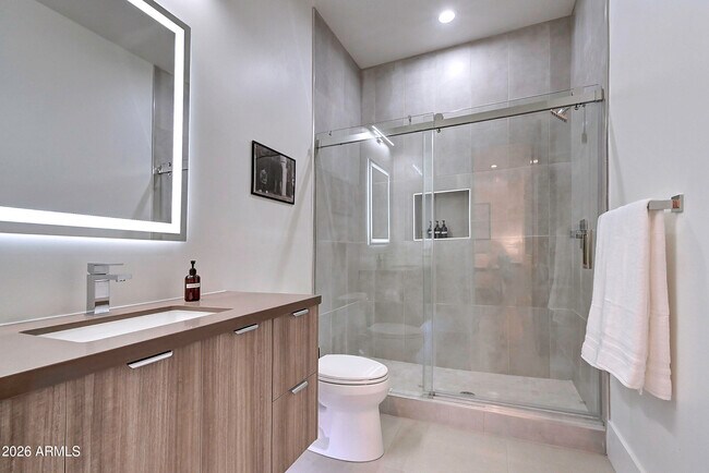 Building Photo - 6401 E Larkspur Dr