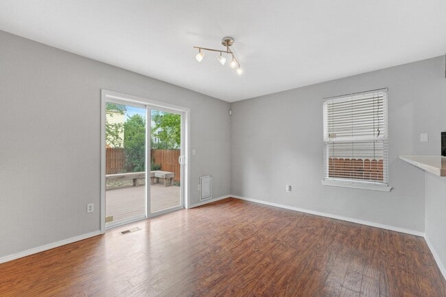 Building Photo - 6510 Stagecoach Ave