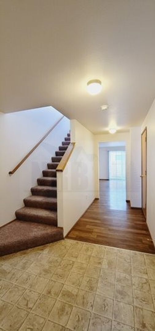 Building Photo - Newly Updated Townhouse in Tacoma! $500.00...