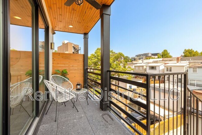 Building Photo - 1365 Perry Pl NW