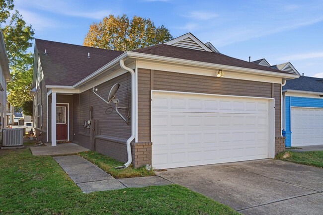 Building Photo - 1198 Island Pl E