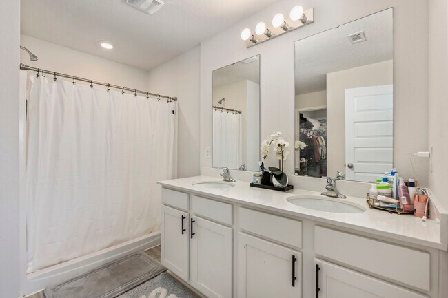 Building Photo - 4735 Airmen Dr