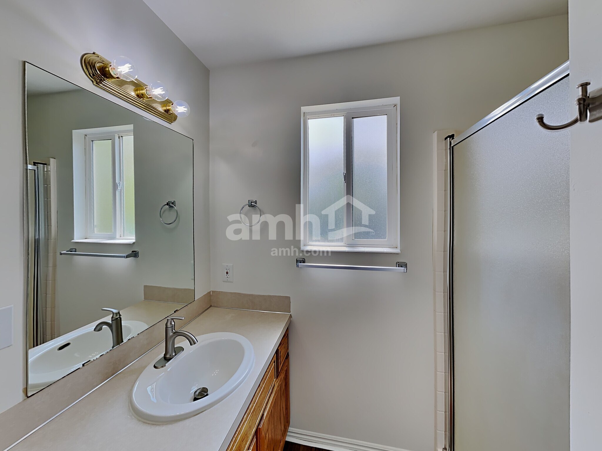 Building Photo - 923 Canfield Dr