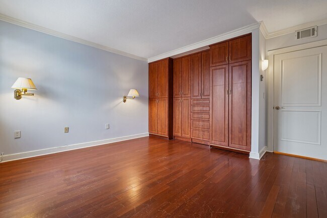 Building Photo - 1 Euclid Ave