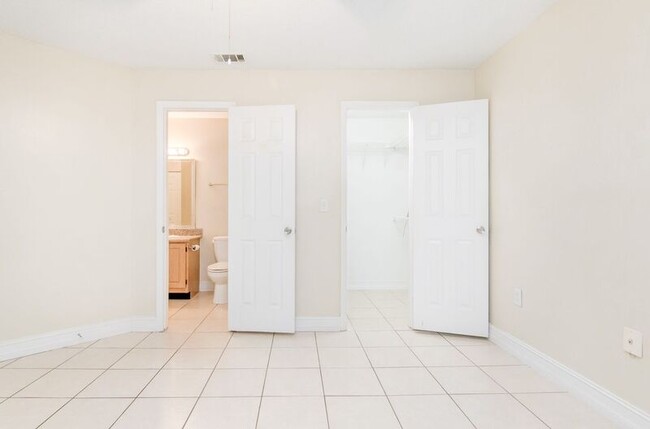 Building Photo - 974 Leeward Pl