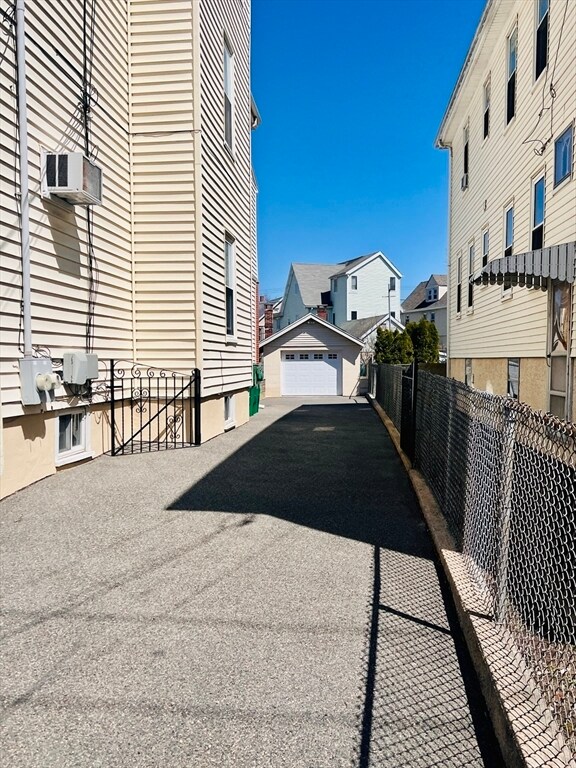 Building Photo - 34 Medford St